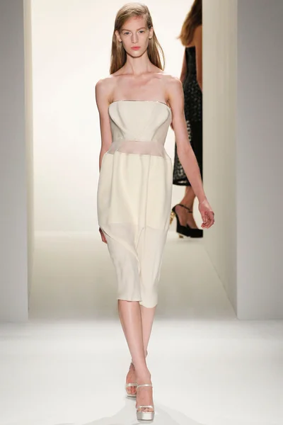 Look 32